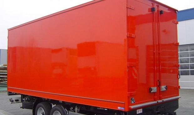 Isolierkoffer zum Blumentransport auf Tandemanhänger