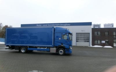 Trockenfrachtaufbau auf Renault
